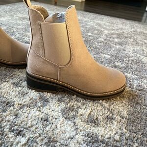 BRAND NEW: tan bootie.